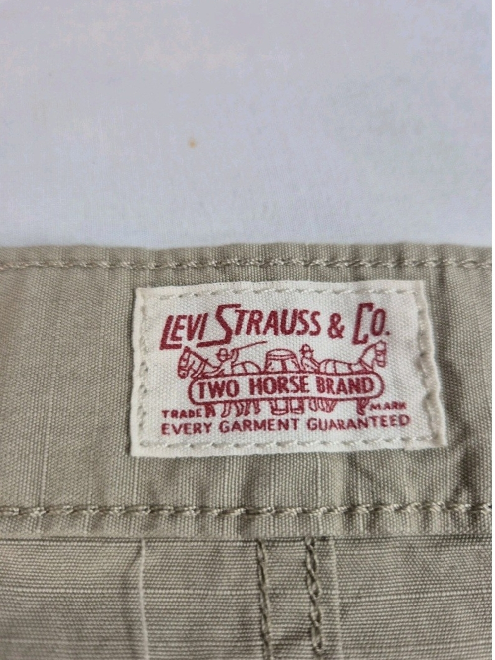 Levi’s Mens Shorts Size 50 Carrier Cargo Shorts Khaki Knee Length Cotton NWT 40 - Picture 10 of 15